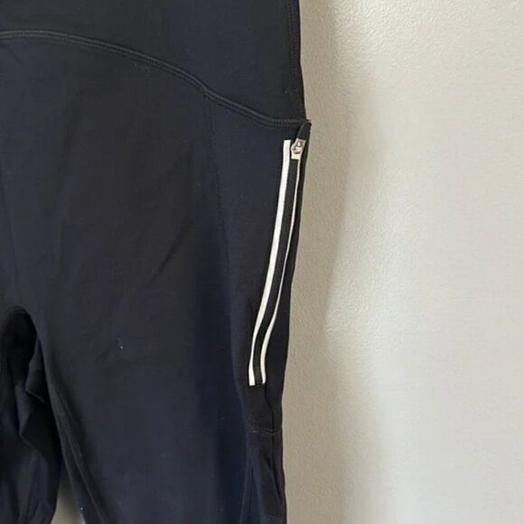 Fabletics 2x motionโ365 leggings with zipperโpockets - Picture 2 of 4